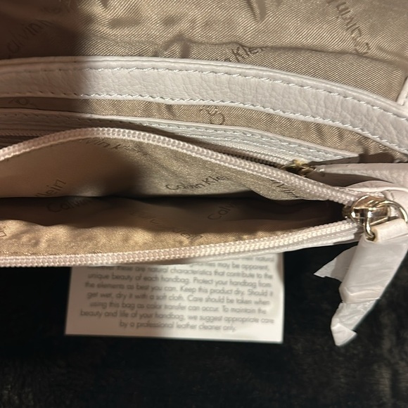 NWT Calvin Klein off white leather pebble grain crossbody bag metallic hardware - Picture 9 of 12